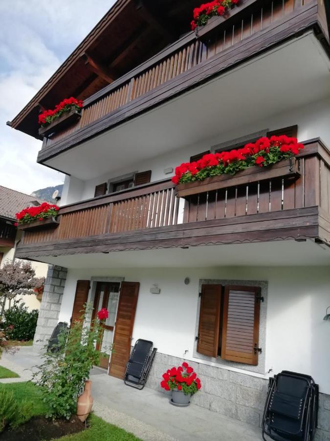 Appartamento Con Giardino Carisolo Exterior photo